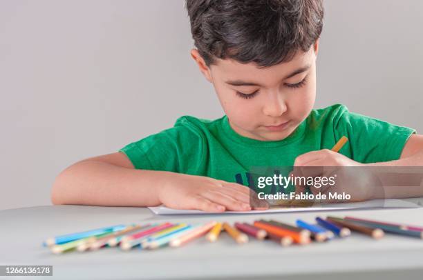child's drawing - criança fotografías e imágenes de stock