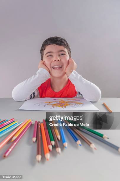 child's drawing - criança fotografías e imágenes de stock