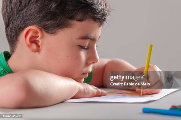 child's drawing - criança fotografías e imágenes de stock