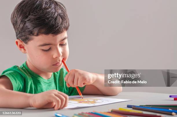 child's drawing - criança fotografías e imágenes de stock