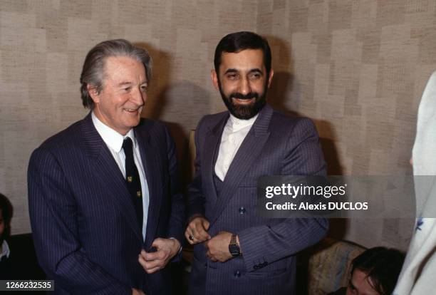 Rencontre entre le ministre des Affaires étrangères français Roland Dumas et le ministre des Affaires étrangères iranien Ali Akbar Velayati, le 6...