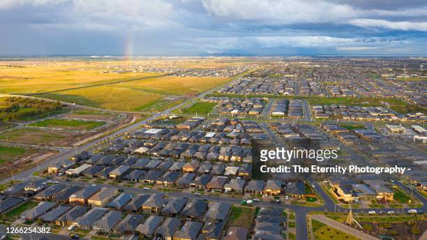 aerial view of tarneit - western suburbs melbourne - melbourne property foto e immagini stock