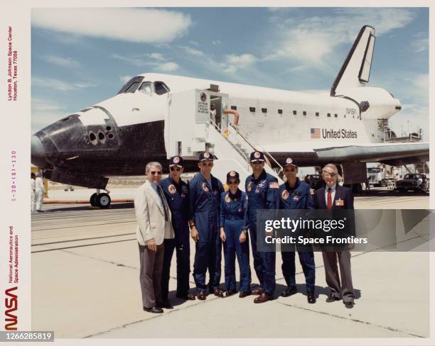 The crew of NASA's STS-30 mission in front of the Space Shuttle Atlantis, Orbiter Vehicle 104, at Edwards Air Force Base in California, after landing...