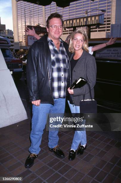 American actor and comedian Tom Arnold and his wife Julie at the 1996 NATO /ShoWest convention in Las Vegas, Nevada, March 1996.