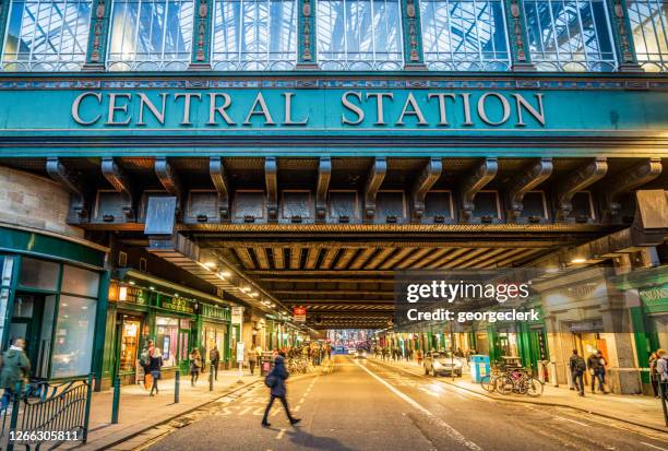 centraal de brug van het station in glasgow - midden schotland stockfoto's en -beelden