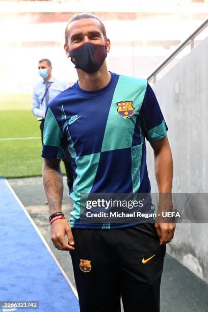 Antoinne Griezmann of FC Barcelona in the tunnel during a pitch inspection prior to the UEFA Champions League Quarter Final match between Barcelona...