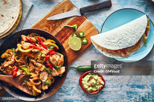 fajitas de pollo chicken marinated tortillas with onions and peppers - fajitas stock pictures, royalty-free photos & images