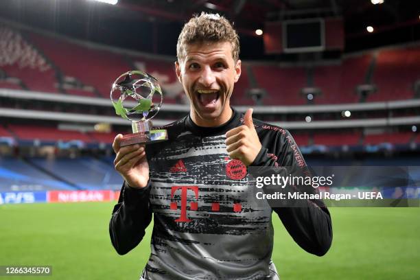 Thomas Mueller of FC Bayern Munich poses for a photo with his UEFA Champions League Man of the Match award following the UEFA Champions League...