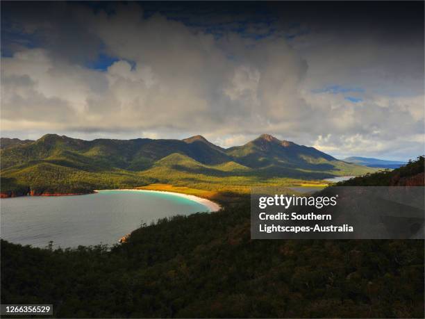 freycinet national park, east coast, tasmania, australia. - freycinet imagens e fotografias de stock