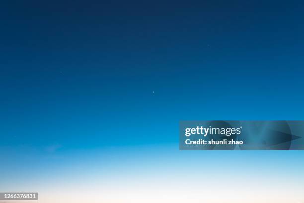 the gradient color of the sky at night - high dynamic range imaging - fotografias e filmes do acervo