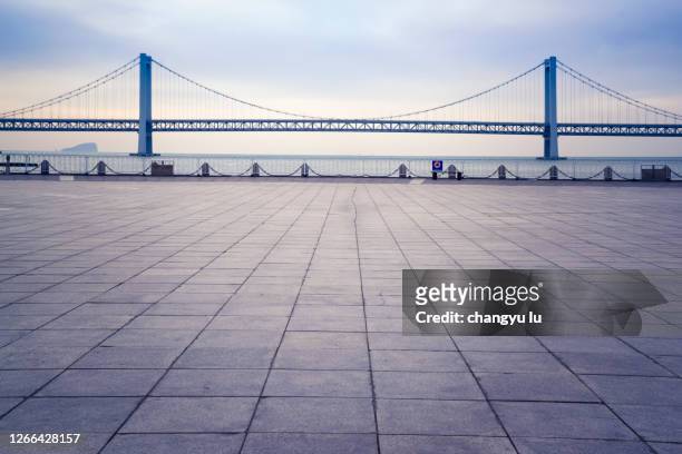 the bridge across the sea in the morning light - puente colgante fotografías e imágenes de stock