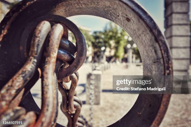 rusty link of the historical chain in the city - leaf rust stock pictures, royalty-free photos & images