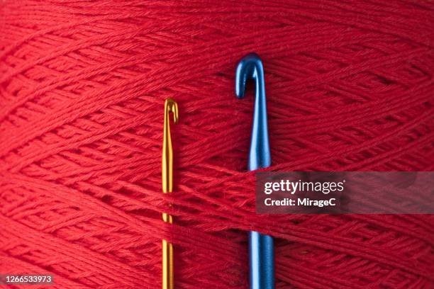 big and small knitting crochet hooks - crochet stock pictures, royalty-free photos & images