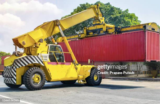Spreader Truck Photos and Premium High Res Pictures - Getty Images