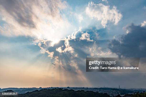 sunset sunbeam on the residential district by the sea in kanagawa prefecture of japan - dramatische lucht stockfoto's en -beelden