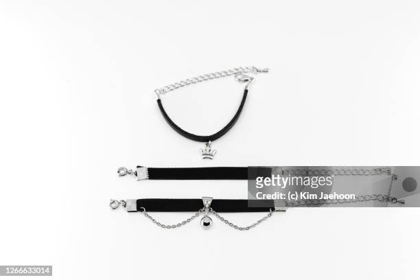handmade choker necklaces - short necklace fotografías e imágenes de stock