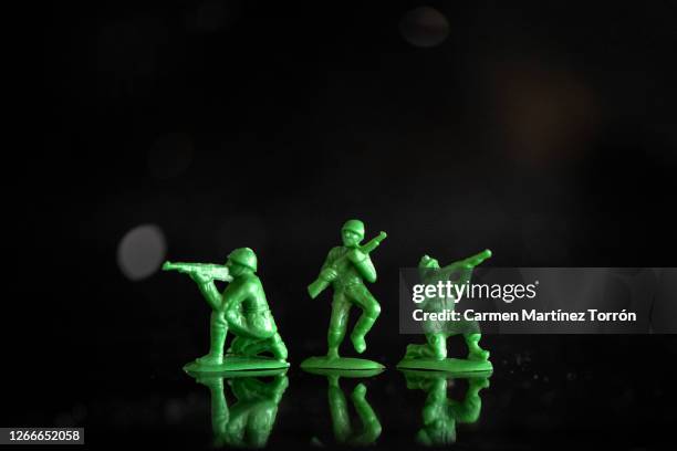 toy soldiers - toy soldier stock pictures, royalty-free photos & images