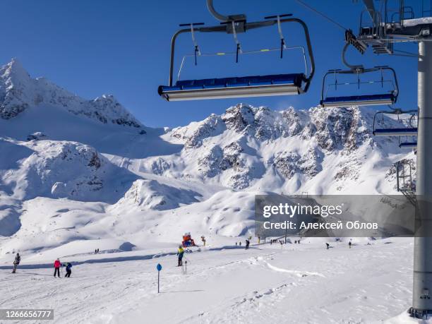 ski lift in ski resort on stubai glacier in tyrol, austria - neustift im stubaital stock pictures, royalty-free photos & images