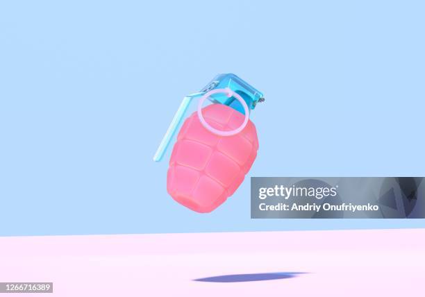 pink grenade - grenade à main photos et images de collection