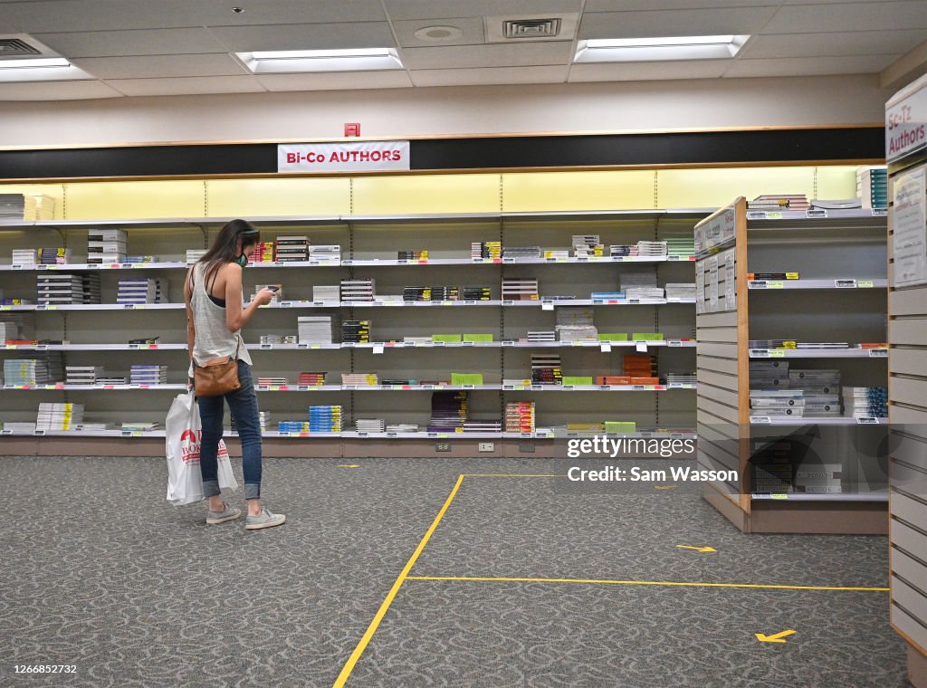 Students At The University Of New Mexico Attend Classes On First Day Of New School Year