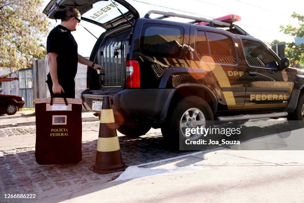 pf-agentia die actief zijn in het zuiden van bahia - dpf stockfoto's en -beelden