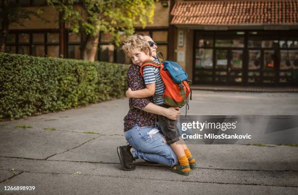 back to school - leaving school imagens e fotografias de stock