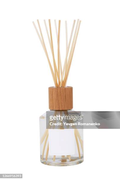 home fragrance diffuser with wooden sticks - bastone foto e immagini stock