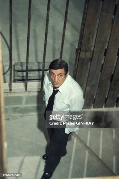 Lino Ventura lors du tournage du film 'La Cage' réalisé par Pierre Granier-Deferre le 2 janvier 1975, France