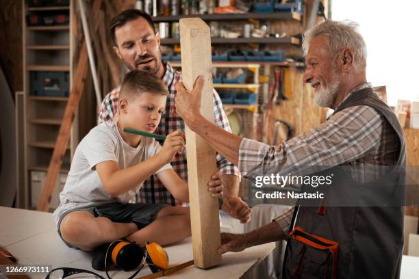 familie zu schreinern - großvater vater sohn business stock-fotos und bilder