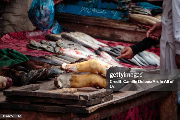 Seller of giblets and cow's feet on Avril 19, 2016 in Karachi, Sindh, Pakistan.