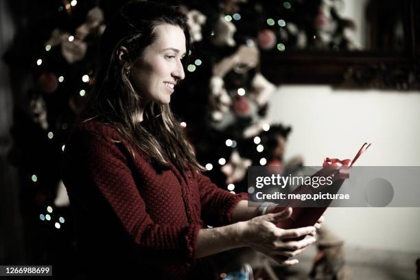 Christmas Live Roping Christmas Roping Photos and Premium High Res Pictures - Getty Images