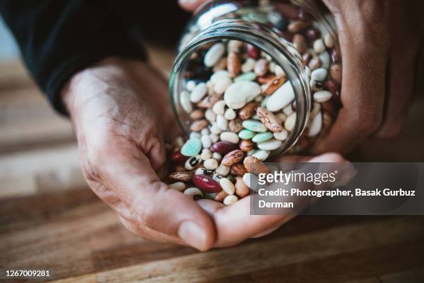 a mix of beans / legumes / pulses - bean stock-fotos und bilder