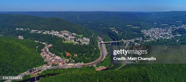 aerial of mountain town in poconos - jim thorpe pennsylvania stock-fotos und bilder