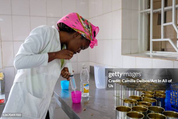 Worker wearing lab coat prepare a solution with a syringe on Septembre 19, 2018 in Ruhengeri, Northern Province, Rwanda.