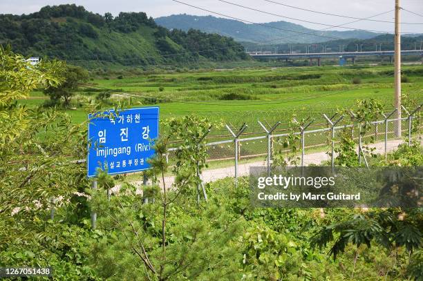 looking across the border to north korea, korean demilitarized zone, south korea - imjingak stock pictures, royalty-free photos & images