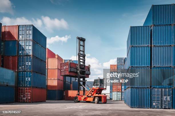 container cargo port ship yard storage handling of logistic transportation industry. row of stacking containers of freight import/export distribution warehouse. shipping logistics transport industrial. - boat singapore bildbanksfoton och bilder