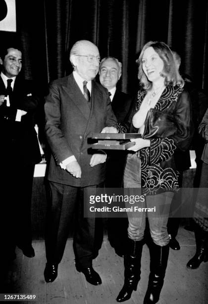 Spanish actress Susana Estrada with the Mayor of Madrid Enrique Tierno Galvan and the President Adolfo Suarez in an official meeting, Madrid, Spain,...