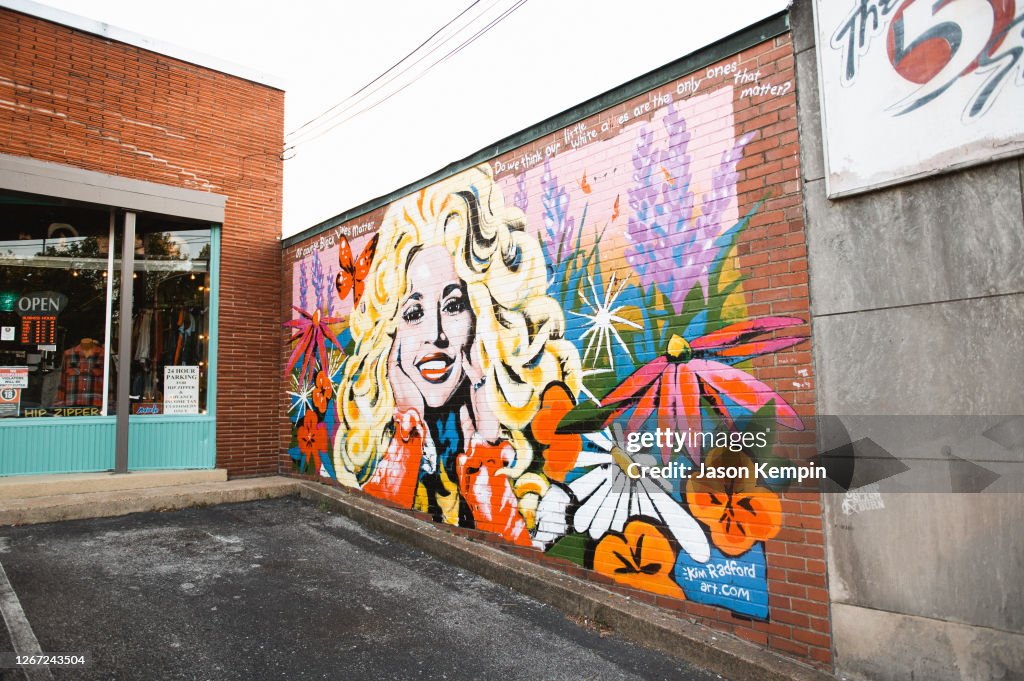 Dolly Parton Mural Honors Singer After Black Lives Matter Support