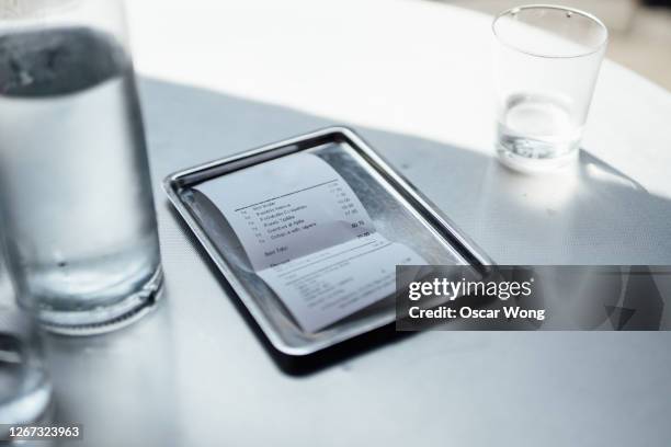 guest check on tray - receipts stockfoto's en -beelden