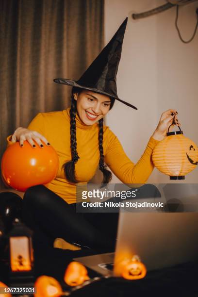 44 fotos e imágenes de Halloween Video Call - Getty Images