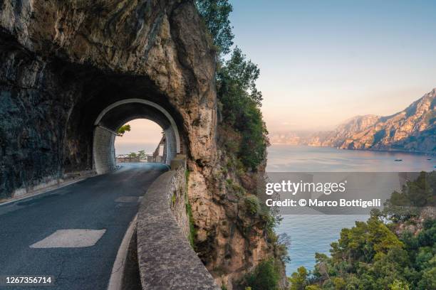 scenic coastal road along amalfi coast, italy - アマルフィ海岸 ストックフォトと画像