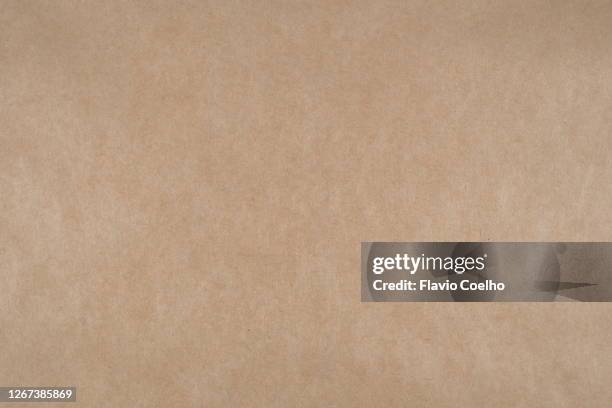 large sheet of brown paper texture background - bordpapier stockfoto's en -beelden