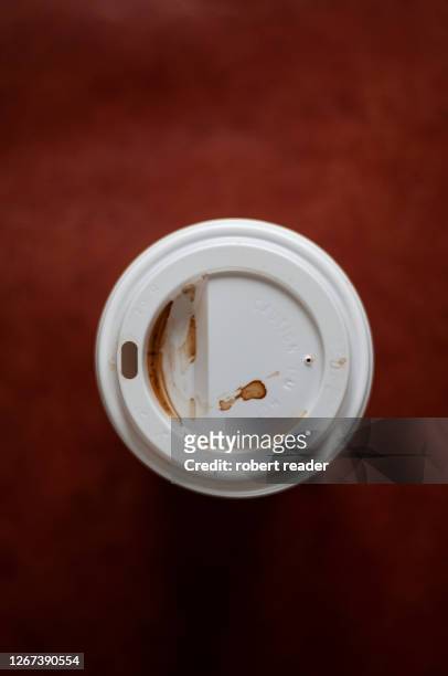 plastic disposable takeout coffee cup lid - takeaway coffee cup stock pictures, royalty-free photos & images