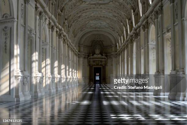 corridor with columns and checkered floor, venaria reale - palast stock-fotos und bilder