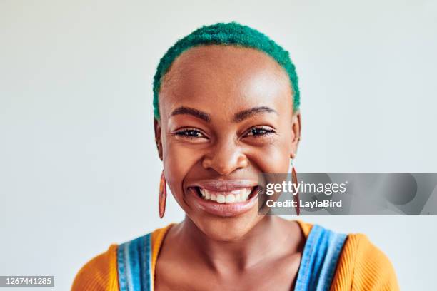 i can't help but to express myself - black woman short hair stock pictures, royalty-free photos & images