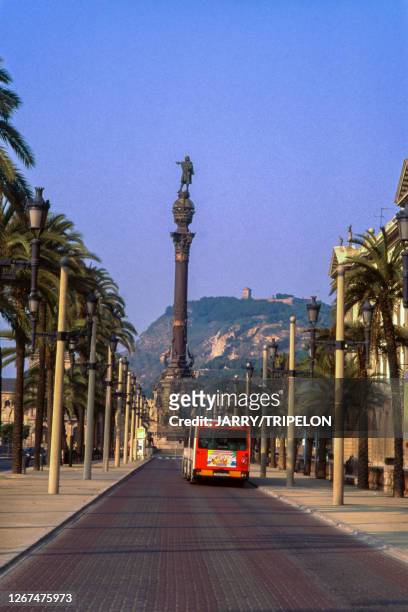 Tramway dans une rue de Barcelone, circa 1990, Espagne.