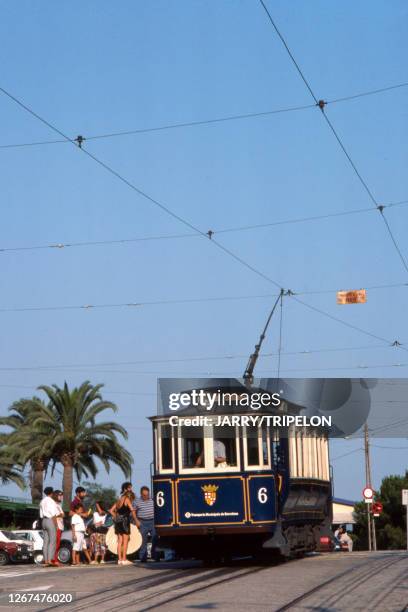 Tramway dans une rue de Barcelone, circa 1990, Espagne.