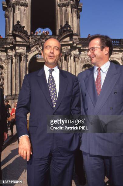 Rencontre entre les Ministres des affaires étrangères français et allemand, Alain Juppé et Klaus Kinkel, le 24 août 1993 à Dresde, en Allemagne.