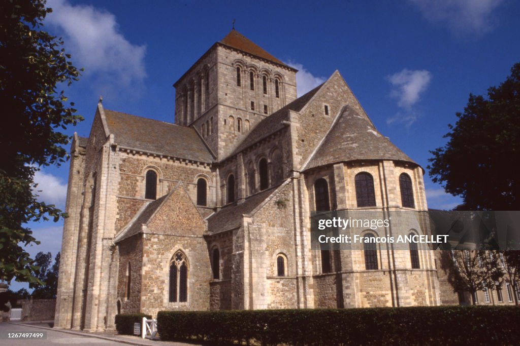 Lessay Le chevet de l'abbatiale de l'Abbaye Sainte-Trinité de Lessay, dans ...