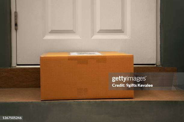 leaving paper box at front door - doorstep stock pictures, royalty-free photos & images